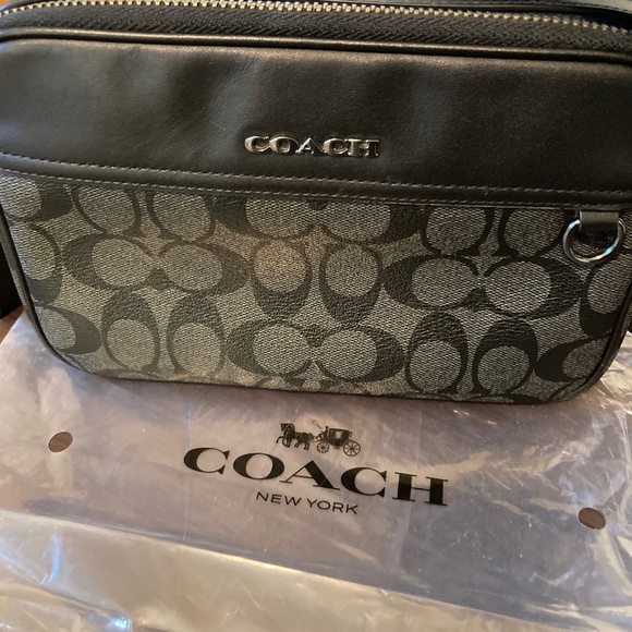 Graham Crossbody Bag In Signature Canvas - Picture 1 of 10